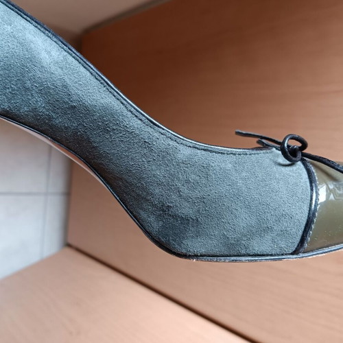 Kalogiou suede gray pumps used, size 35.5, with olive patent detail