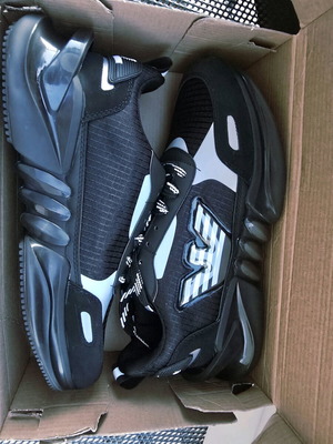 EA7 Emporio Armani men's sneakers like new, black and white