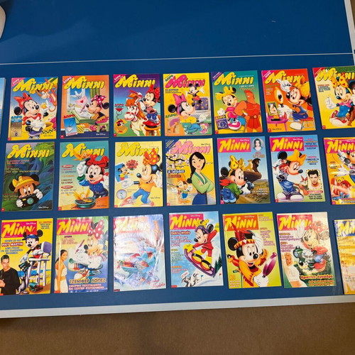 Minnie Disney collectible magazines used, set of 36