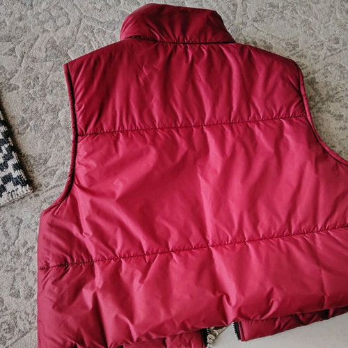 Women's sleeveless jacket like new, red, one size, short