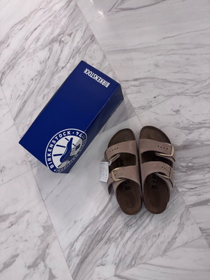 Birkenstock μπεζ, καινούργιο, μέγεθος 38 με χρυσή αγκράφα