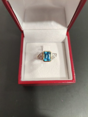 Δακτυλίδι χρυσό με blue topaz και διαμάντια σαν καινούργιο