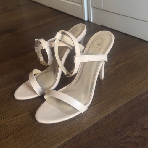 Missguided nude sandal like new, size 39