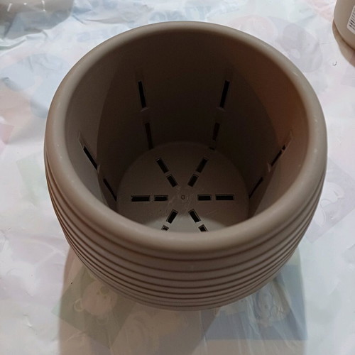 Plastic flowerpot new, dimensions 13cm by 12.5cm