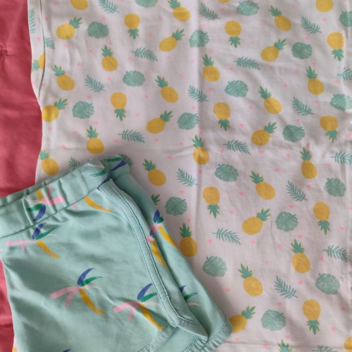 Girls' clothing set like new, colorful, for 5-6 years old
