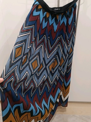 Axel long skirt like new, multicolor, size XL