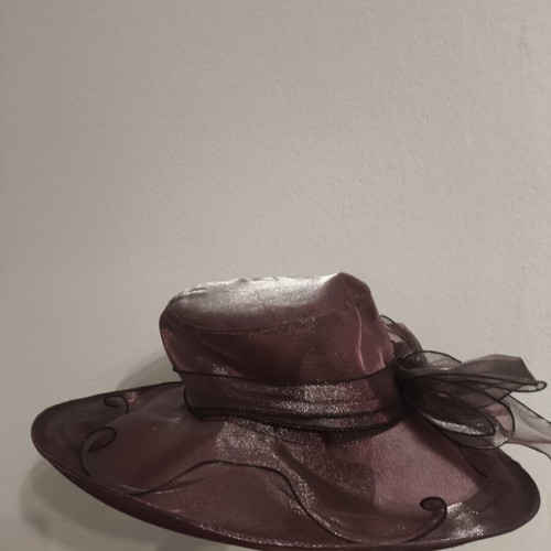 Women's red fascinator hat like new