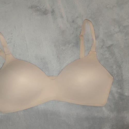 Triumph Body Make-Up Soft Touch wireless bra, size 75C