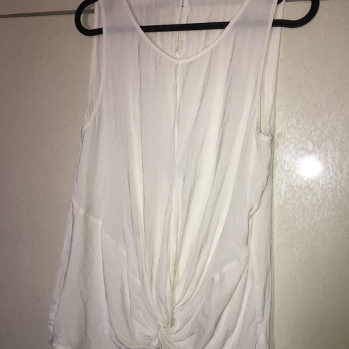 WHITE TOP WITH A KNOT SIZE M