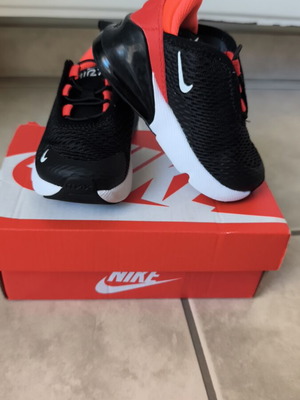 Nike Air Max 270 παιδικά παπούτσια σαν καινούργια