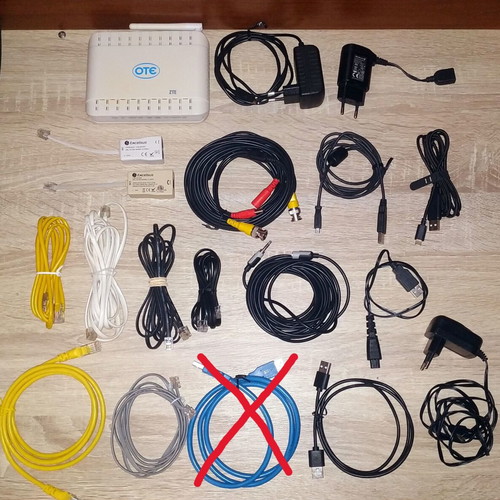 ZTE ZXHN H108NS router like new with accessories