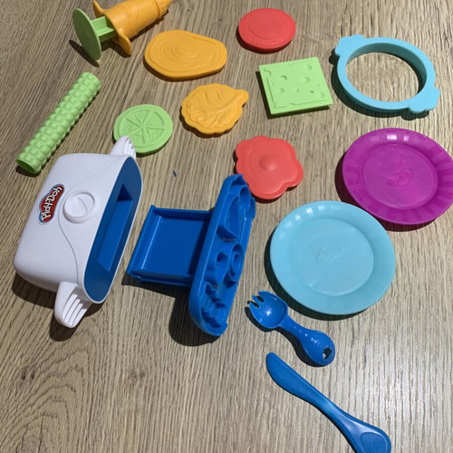 Play Doh Toaster Set like new with many designs