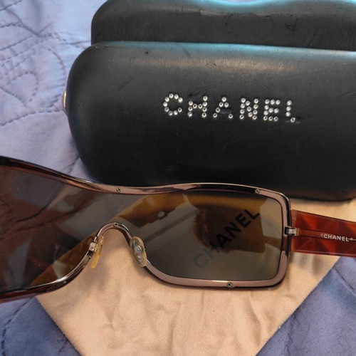 Chanel sunglasses like new, brown