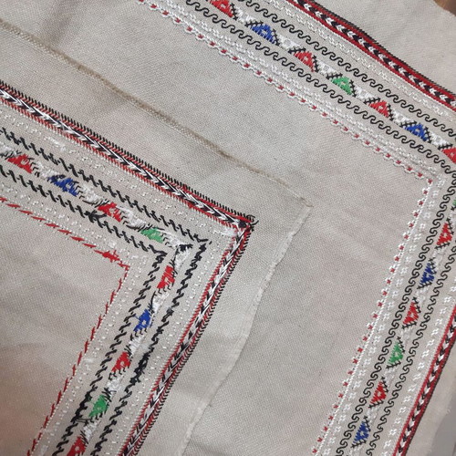Vintage linen tablecloth used, 71×71 cm with decorative border