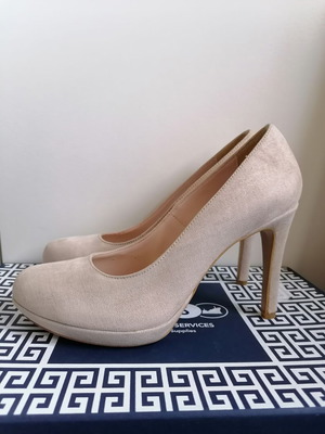 Benetton suede pumps size 37, heel height 9.5 cm, like new