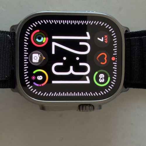 Apple Watch Ultra 2 σαν καινούργιο με αυθεντικά λουράκια και κουτί