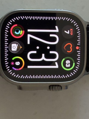 Apple Watch Ultra 2 σαν καινούργιο με αυθεντικά λουράκια και κουτί