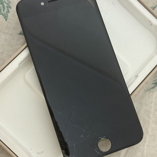 iPhone SE 2022 screen genuine broken, used
