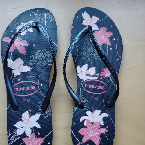 Havaianas women's flip flops new, size 41/42, black and colorful
