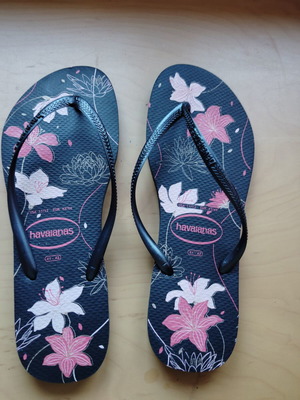 Havaianas women's flip flops new, size 41/42, black and colorful
