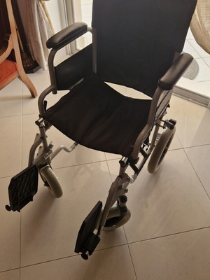 BeFree wheelchair like new, foldable and easy to transport