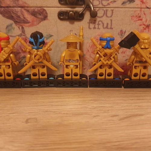 Lego Ninjago 10th Anniversary Set of 7 Minifigures New with Airjitzu Tiles