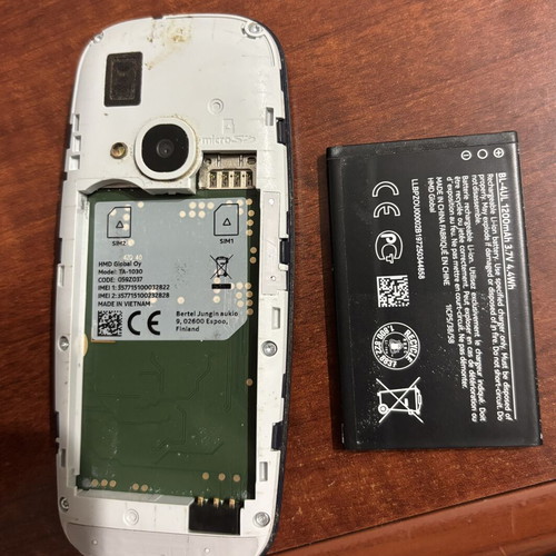 Nokia 3310 used phone with screen needing replacement, blue, Dual SIM