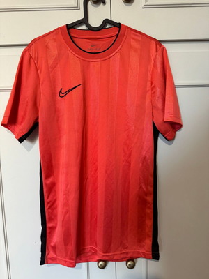 Nike Dri Fit football shirt like new, red-orange