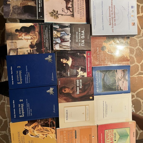 History books like new, pack of over 100 pieces