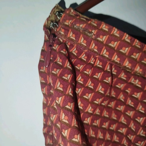 Skirt used M-L with thin fabric and side zipper