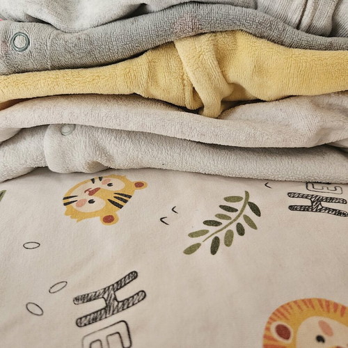Baby rompers used, pack of 5 with Mothercare and Prenatal