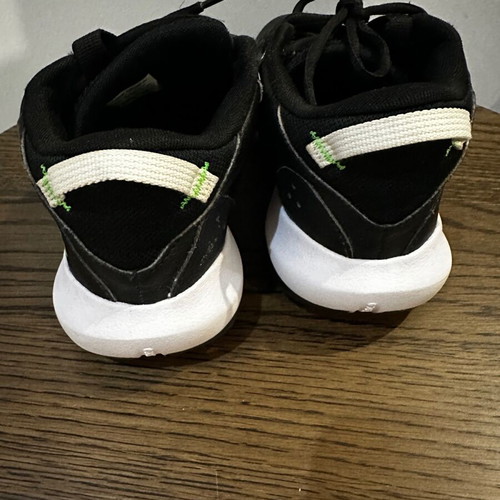 Under Armour men's black sneakers size 39