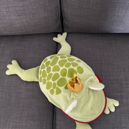 Pack of 4 used pillows and stuffed toys