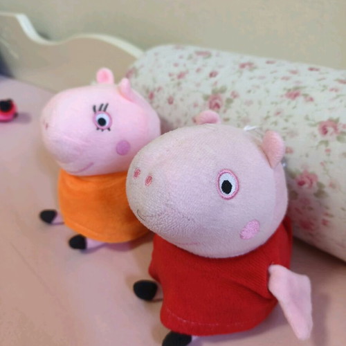 Peppa Pig plush toys used with suction cup