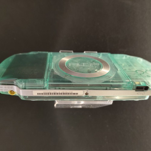 PlayStation Portable 2000 прозрачен зелен ремонтиран с 64GB microSD и игри