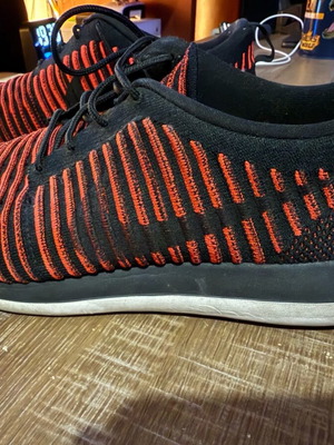 Nike sneakers Rosie Run μεταχειρισμένα, μέγεθος 44, μαύρο και κόκκινο