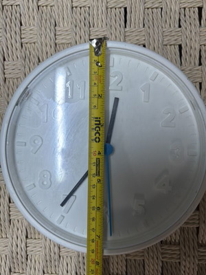 White wall clock like new, 20cm diameter, analog