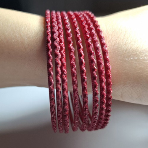 Set of red bracelets like new with wavy design, 8 pieces