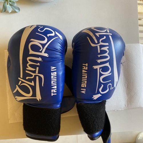 Nike Machomai 2 boxing set like new with gloves and bandages