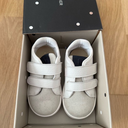Babywalker kids sneakers size 21 like new, white with grey details