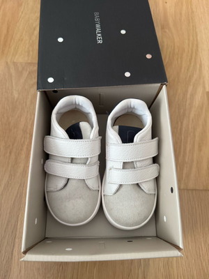 Babywalker kids sneakers size 21 like new, white with grey details