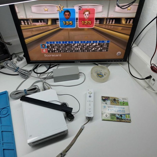 Wii and Wii Sport like new with one controller
