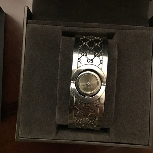 Gucci women's watch like new, classic and elegant