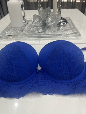 Women's bra with wide back and rich push up, new, size 85D
