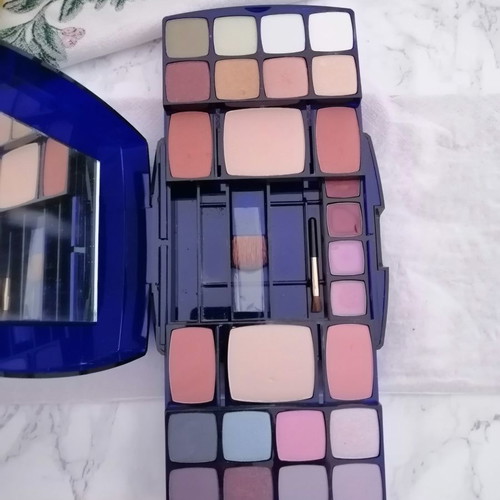 Cosmetic set with mirror, eyeshadows, powders, blush and lipgloss new