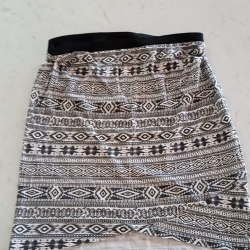 Calliope mini skirt with geometric patterns, like new, size M