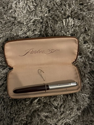 Parker "51" vintage pen Burgundy with authentic case like new