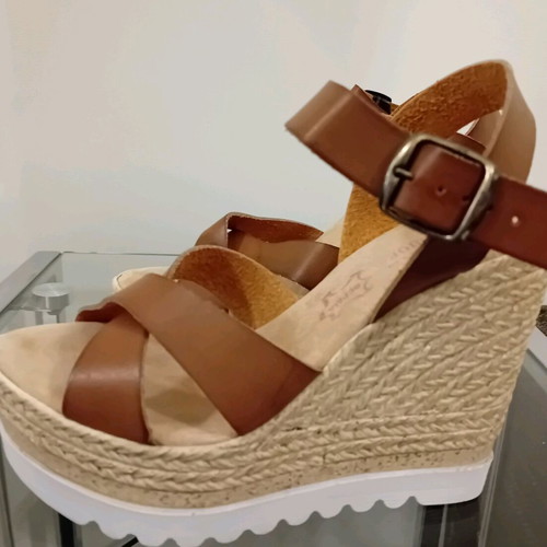 Leather platform sandals like new, beige and brown, size 37, Tsintzas