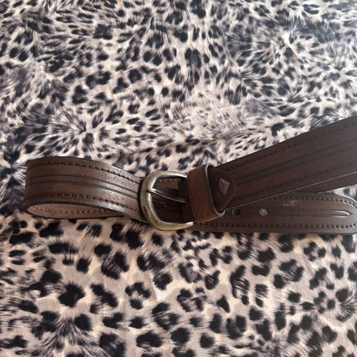 Men's leather belt in brown, like new, with classic metal buckle and triangular logo