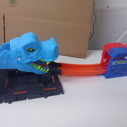 Hot Wheels City T-Rex Chomp Down racetrack HKX42 with 5 toy cars